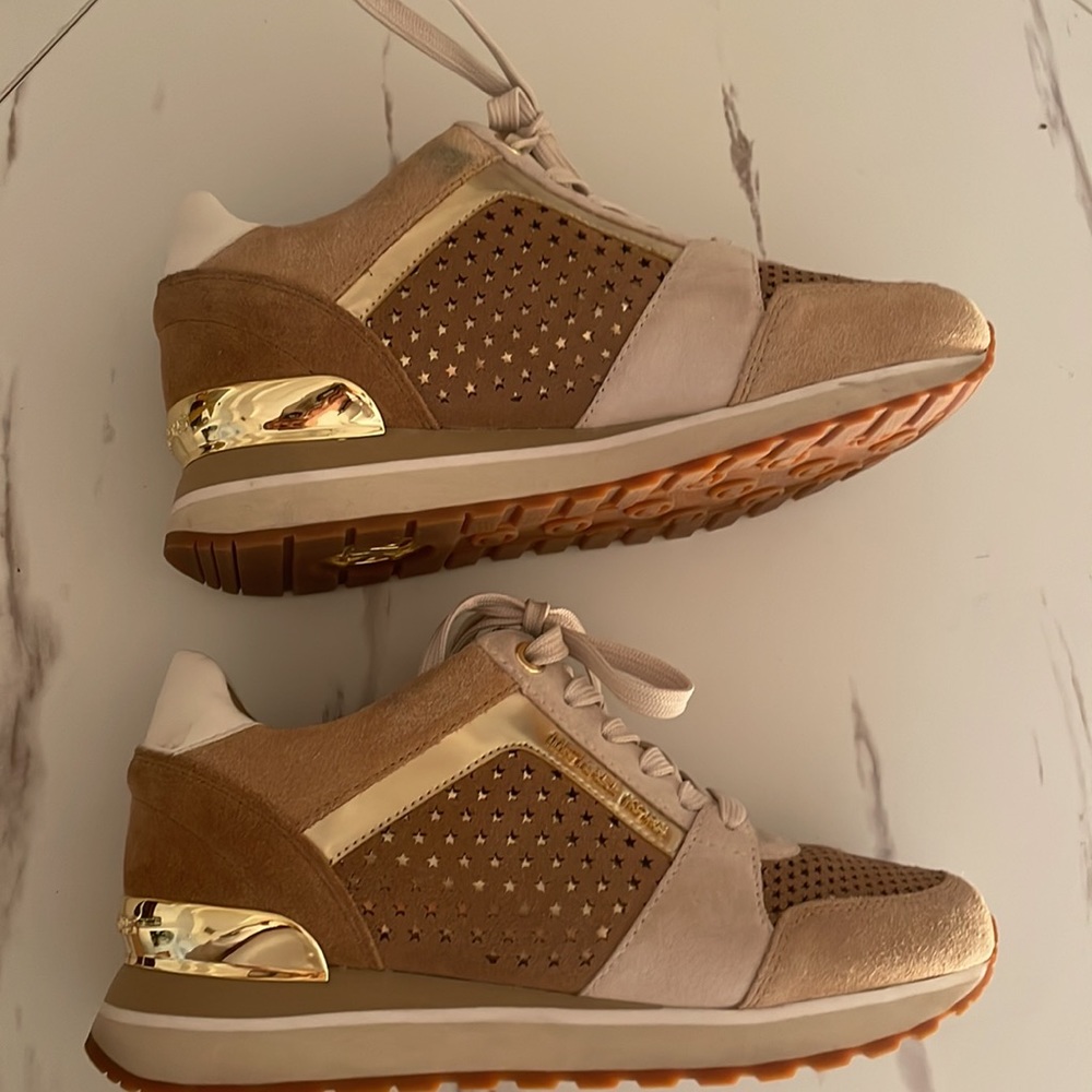 Michael Kors tan sneakers 🥰